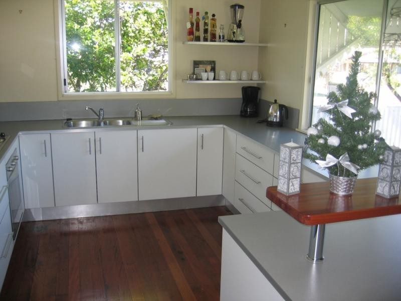 37 Seaville Ave, Scarborough QLD 4020