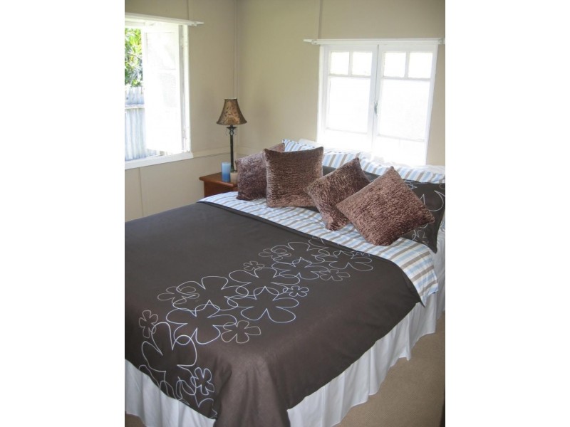 37 Seaville Ave, Scarborough QLD 4020