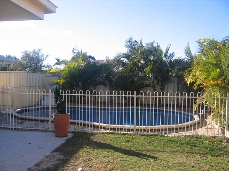 17 BREAKWATER COURT, Deception Bay QLD 4508