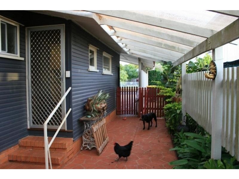 12 Higlett Street, Scarborough QLD 4020