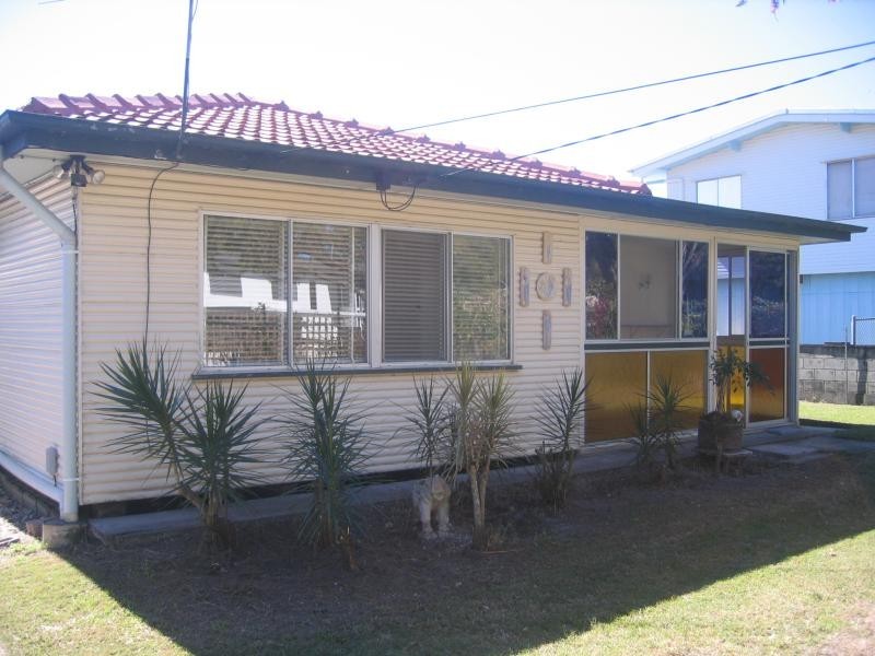 18 Kroll Street, Redcliffe QLD 4020