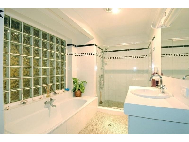 2 Enterprise Court, Scarborough QLD 4020