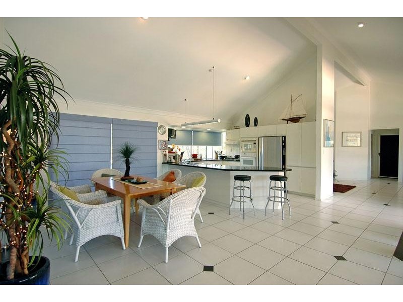 2 Enterprise Court, Scarborough QLD 4020