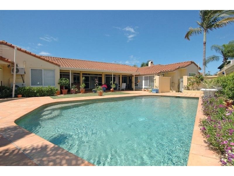 2 ENTERPRISE CT, Scarborough QLD 4020