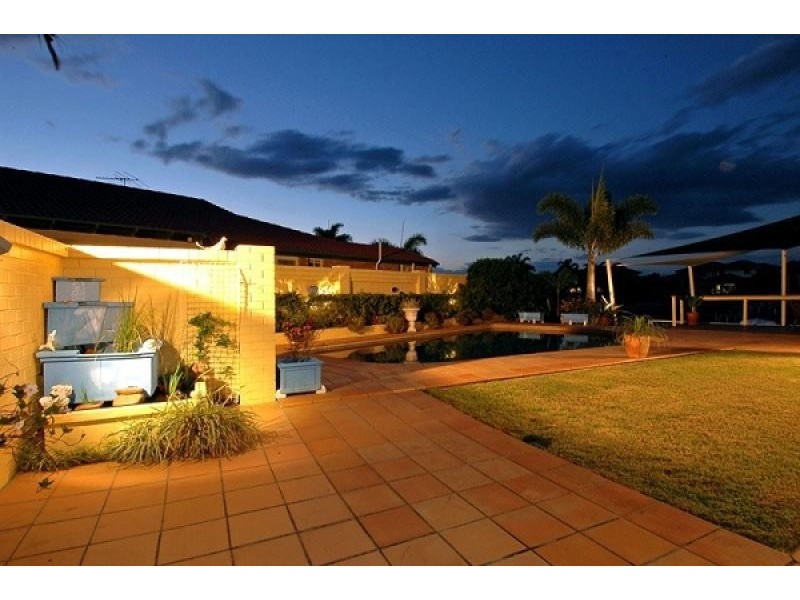 2 ENTERPRISE CT, Scarborough QLD 4020
