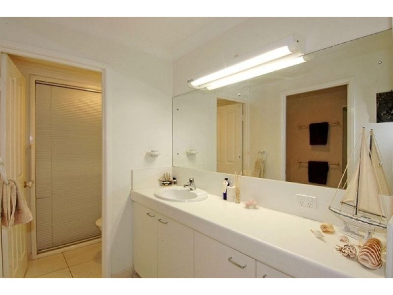 2 ENTERPRISE CT, Scarborough QLD 4020