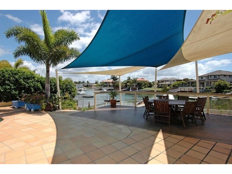 2 ENTERPRISE CT, Scarborough QLD 4020