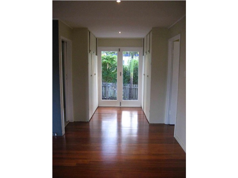 63 Griffith Road, Scarborough QLD 4020