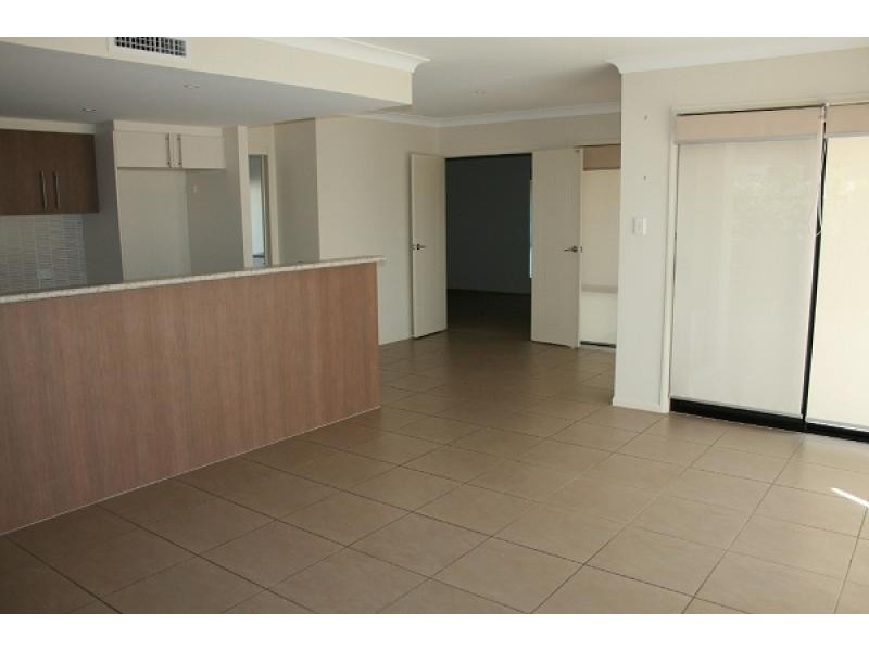 26 Kurrajong Circuit, North Lakes QLD 4509