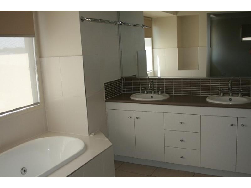 26 Kurrajong Circuit, North Lakes QLD 4509