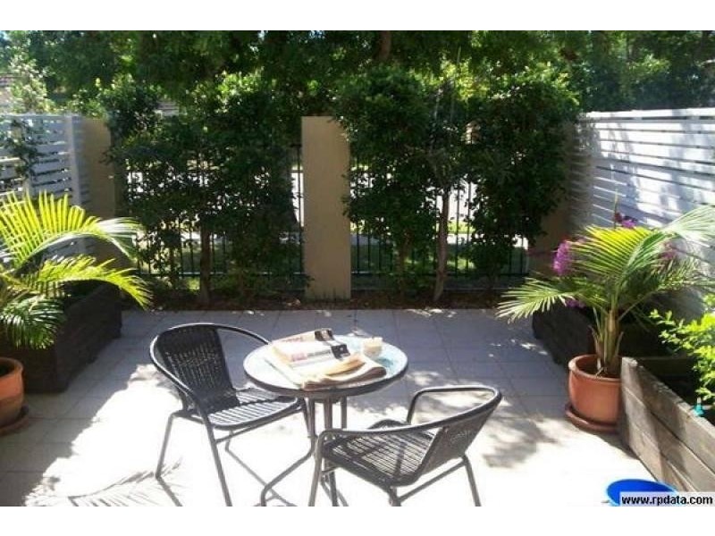 Unit 19, 3 Rock Street, Scarborough QLD 4020