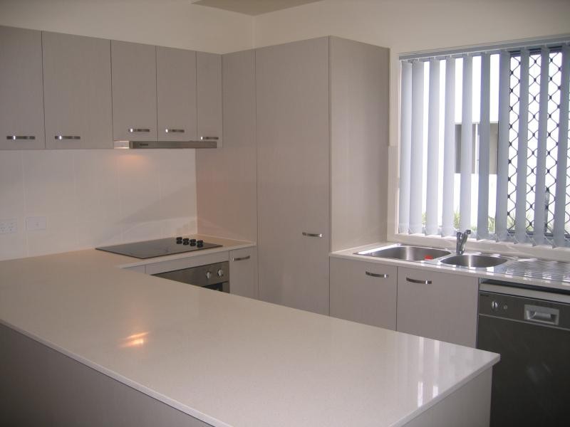 Unit 2/94 Turner Street, Scarborough QLD 4020