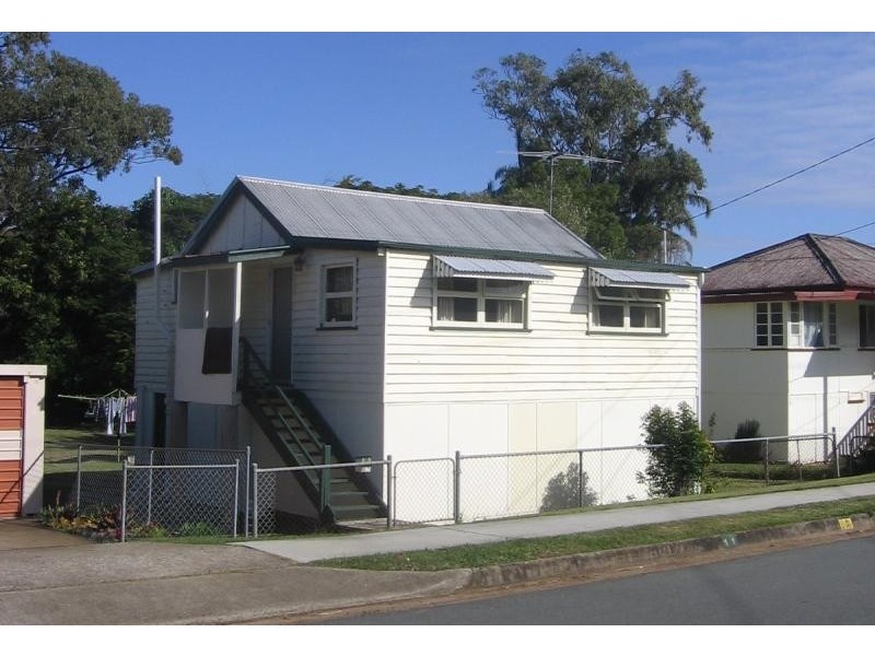 11 Shields Street, Redcliffe QLD 4020