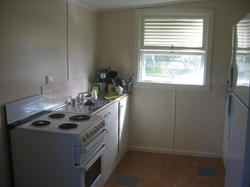 11 Shields Street, Redcliffe QLD 4020