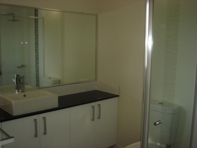 Unit 4/376 Scarborough Road, Scarborough QLD 4020