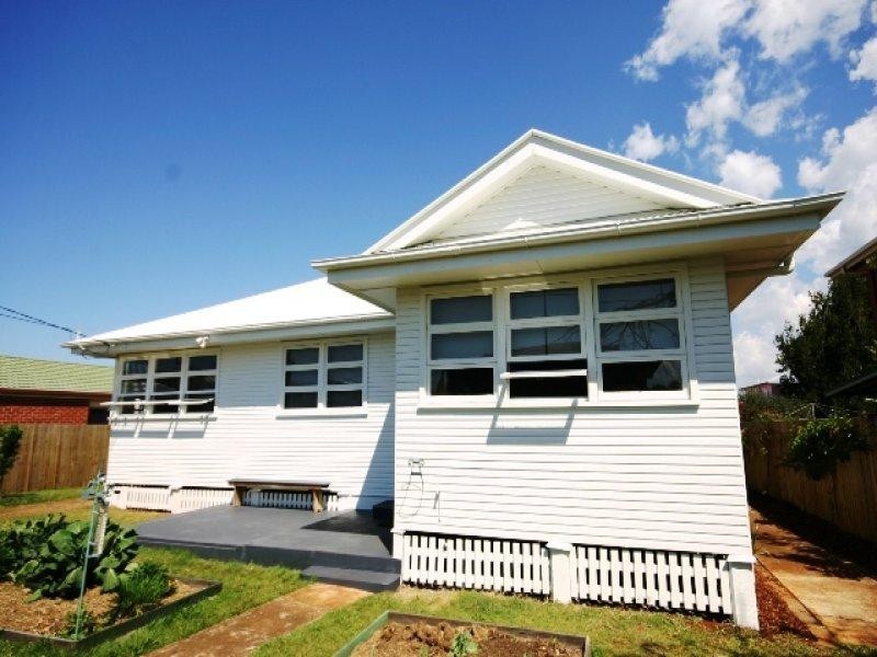 85 King Street, Woody Point QLD 4019