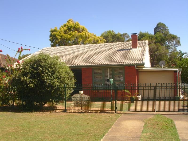 8 CROSTON STREET, Clontarf QLD 4019