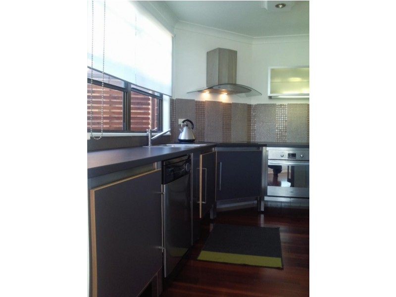 Unit 1/139 Prince Edward Parade, Scarborough QLD 4020