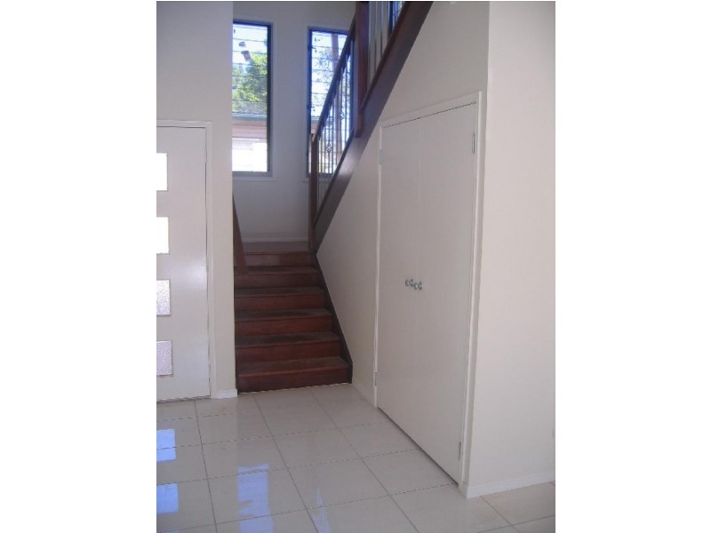 Unit 2/376 Scarborough Road, Scarborough QLD 4020