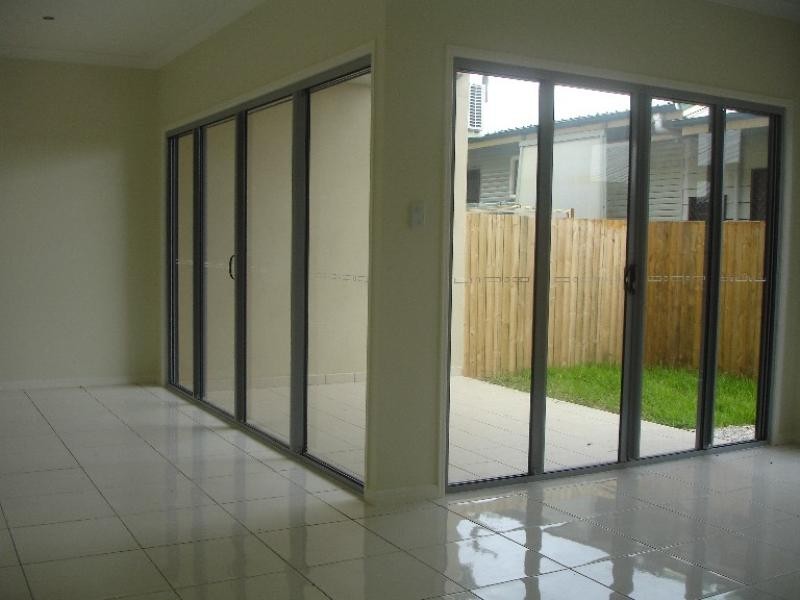 Unit 2/376 Scarborough Road, Scarborough QLD 4020