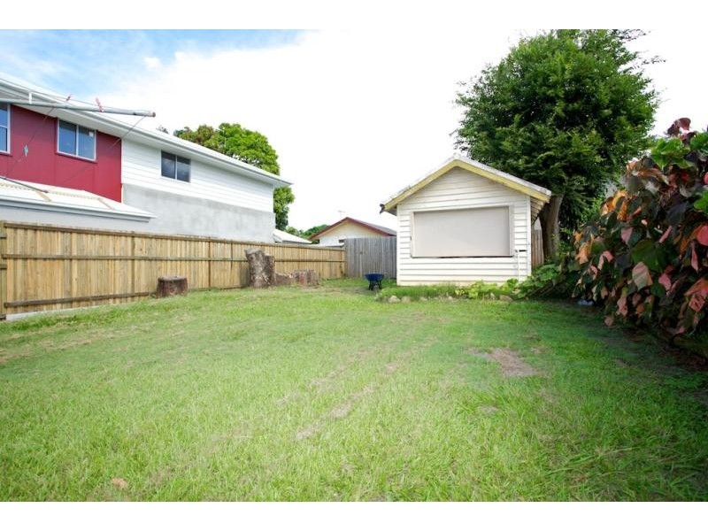 15 Griffith Road, Scarborough QLD 4020