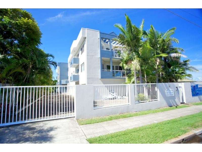 Apartment 2/186 Prince Edward Pde, Scarborough QLD 4020