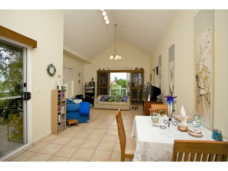 Apartment 2/186 Prince Edward Pde, Scarborough QLD 4020