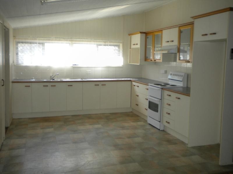 17 Elizabeth Ave, Clontarf QLD 4019