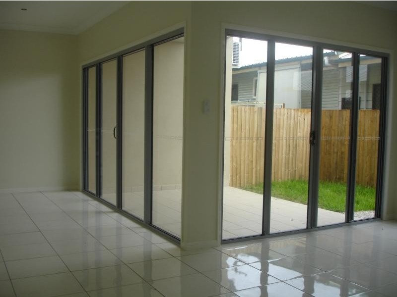 Unit 2/376 Scarborough Road, Scarborough QLD 4020