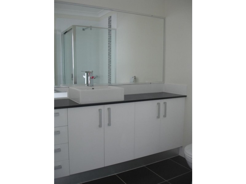 Unit 2/376 Scarborough Road, Scarborough QLD 4020