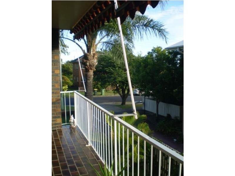 Unit 4/8 Moffatt Street, Scarborough QLD 4020