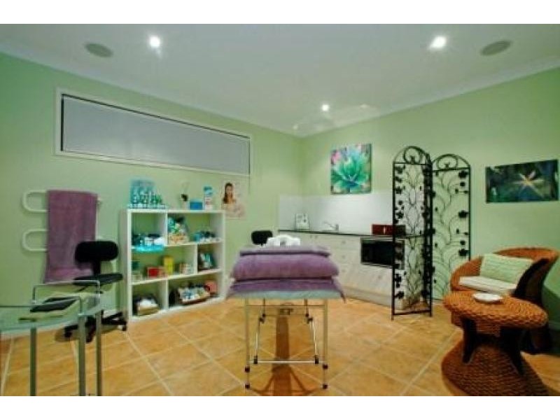 80 Oyster Point Esplanade, Scarborough QLD 4020