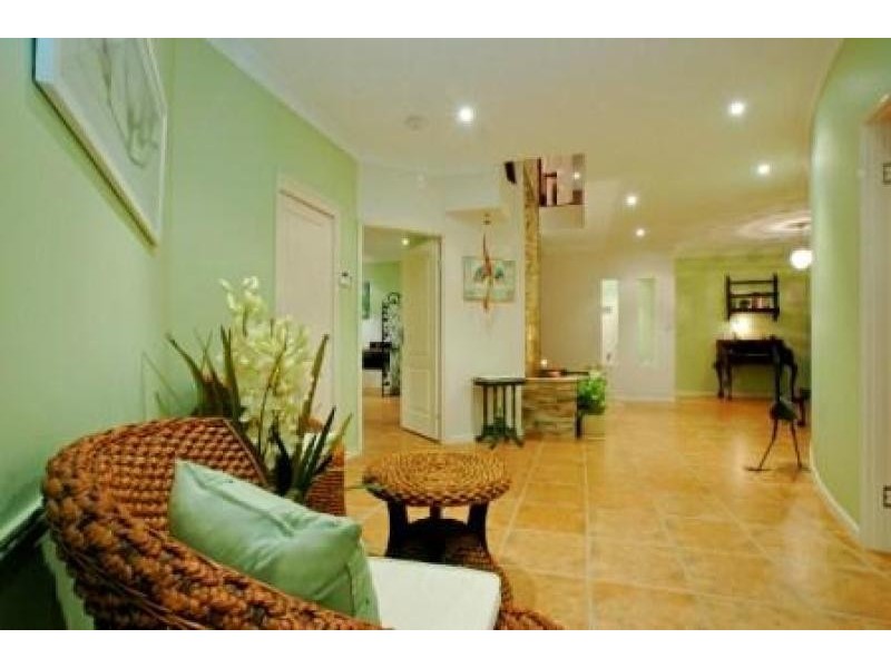 80 Oyster Point Esplanade, Scarborough QLD 4020