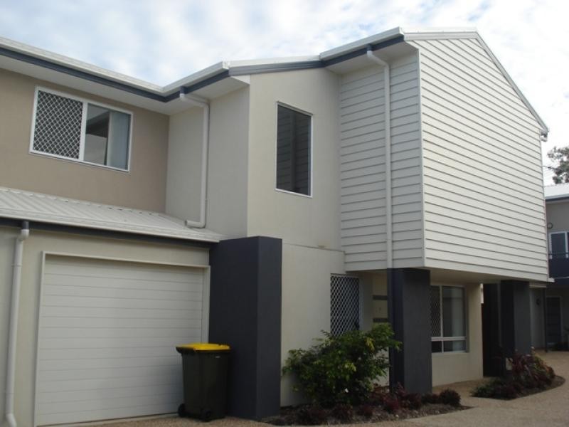 2/21-23 Thompson Cr, Clontarf QLD 4019