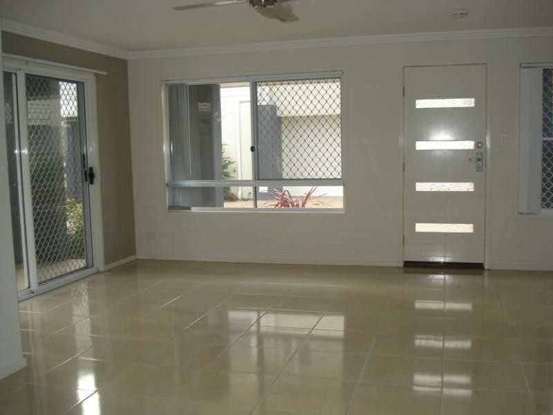 2/21-23 Thompson Cr, Clontarf QLD 4019