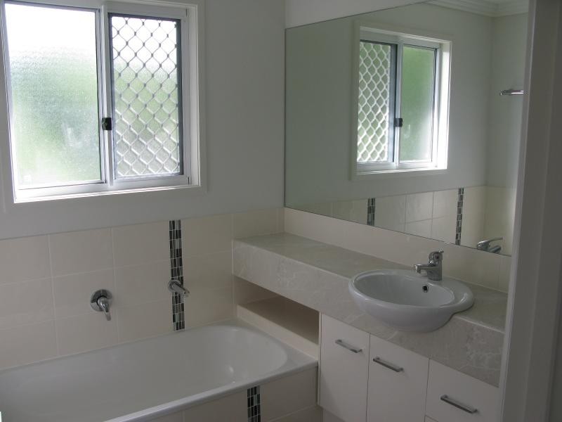 2/21-23 Thompson Cr, Clontarf QLD 4019