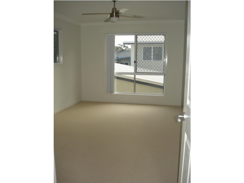 2/21-23 Thompson Cr, Clontarf QLD 4019