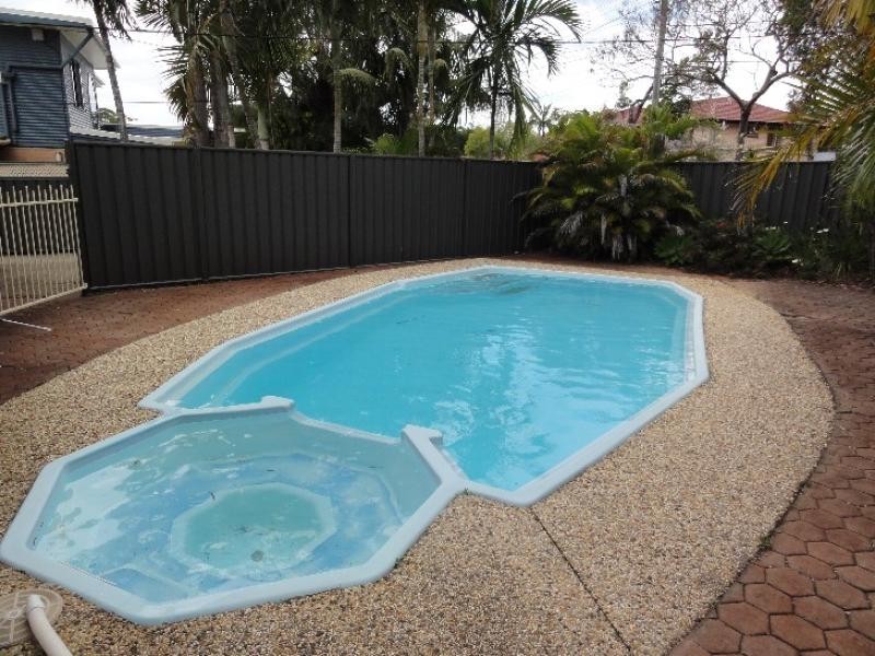 17 KALIMNA COURT, Clontarf QLD 4019
