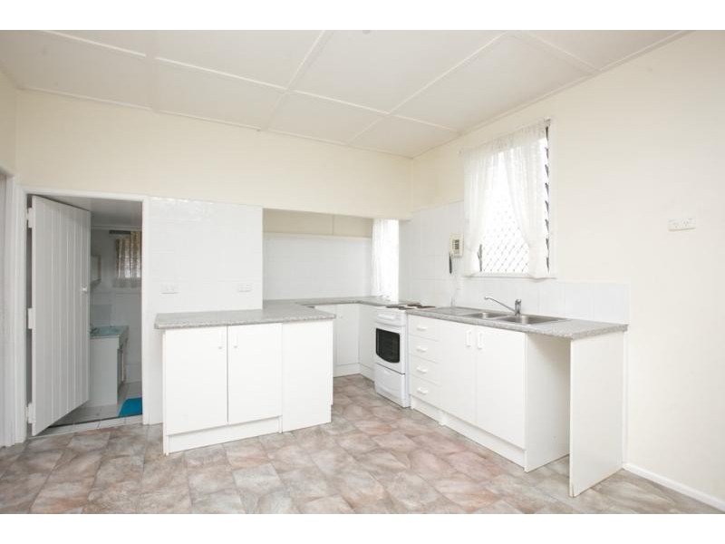 11 Frawley Street, Scarborough QLD 4020