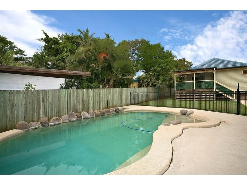 35 Lucas Street, Scarborough QLD 4020