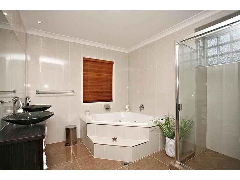 21 Lionheart Crescent, Newport QLD 4020