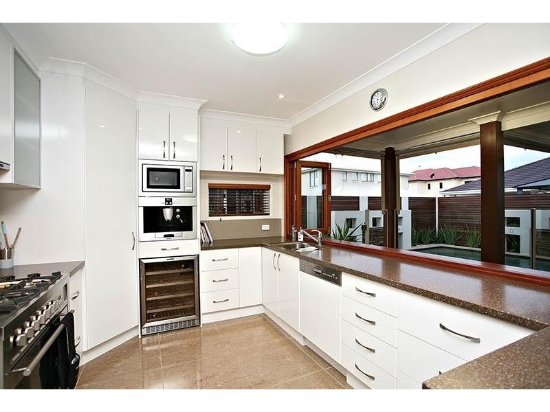 21 Lionheart Crescent, Newport QLD 4020