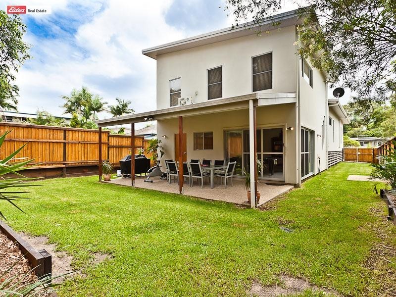 23 Michel Rd, Scarborough QLD 4020
