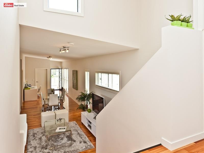 23 Michel Rd, Scarborough QLD 4020