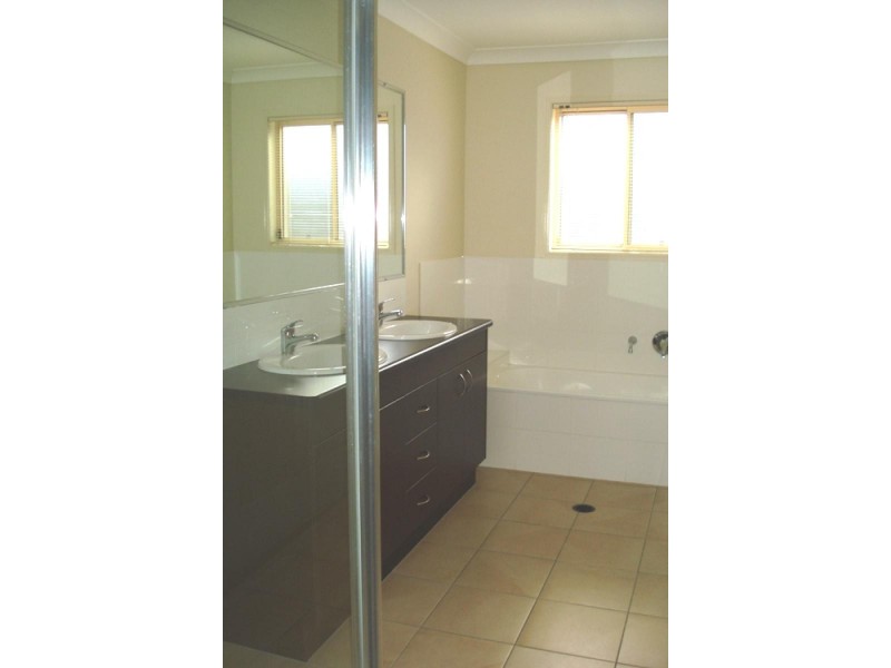 1 Parrey Court, Rothwell QLD 4022