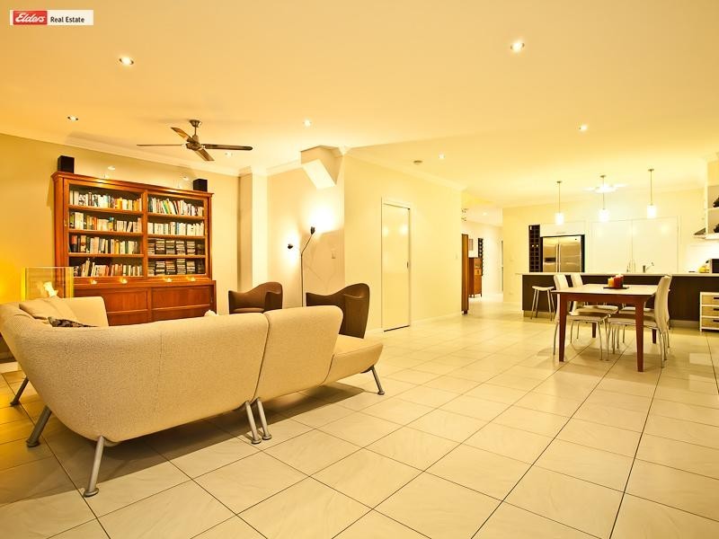 27B Roma Street, Scarborough QLD 4020