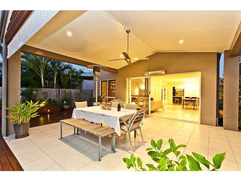 27B Roma Street, Scarborough QLD 4020
