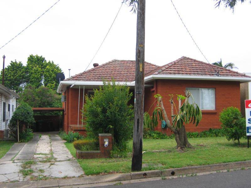 10 SALISBURY AVENUE, Riverwood NSW 2210