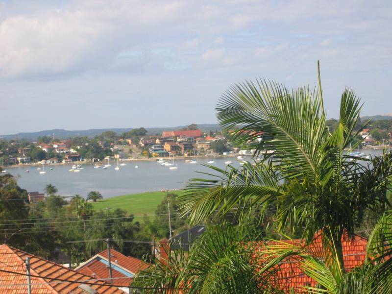 37 BENWERRIN AVENUE, Carss Park NSW 2221