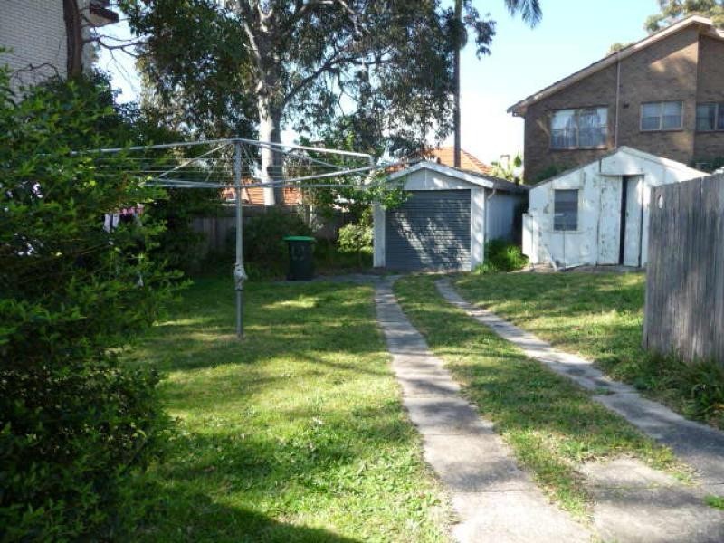 68 Hampton Court Road, Carlton NSW 2218